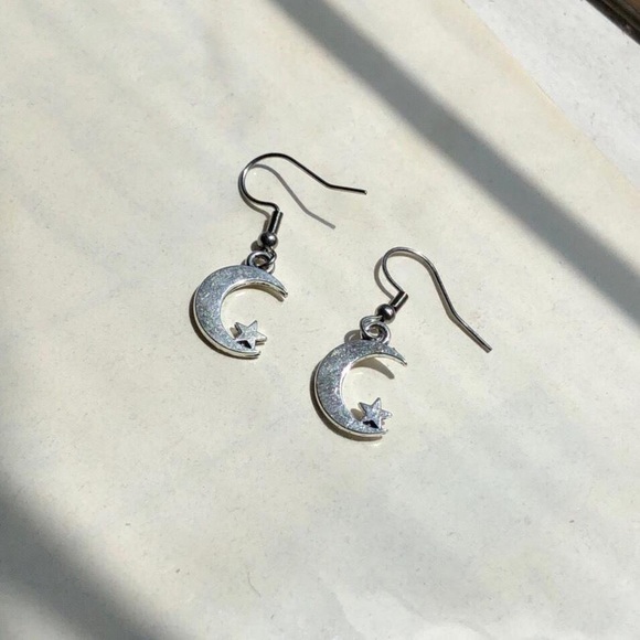 Moon and star earrings - Picture 1 of 1